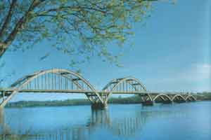 Мост через реку Волгу